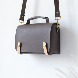 迷你公文包 极简斜挎休闲小方包男士 橄榄绿 切線派