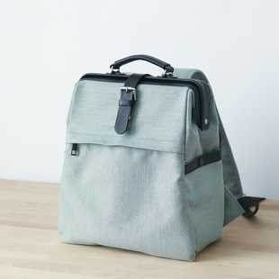 日式 口金防泼水小众休闲学院旅行郊游中性电脑双肩背包