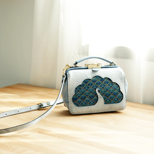 大号 切線派杜勒斯手工口金包女士医生包真皮斜挎包 孔雀开屏