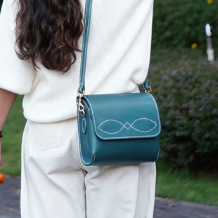 手工真皮肩背包｜復古工具箱駒縫工藝弧形底設計 Curve Tool