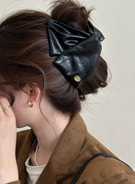 美拉德咖色金标皮质三角抓夹秋冬蝴蝶发夹女后脑勺高级感鲨鱼夹