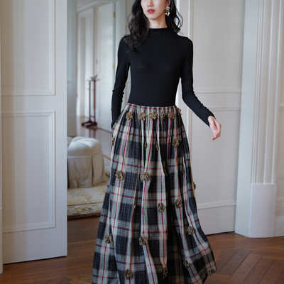 无有无印黑色修身圆领针织拼接格子钉花长款大摆显瘦连衣裙25121