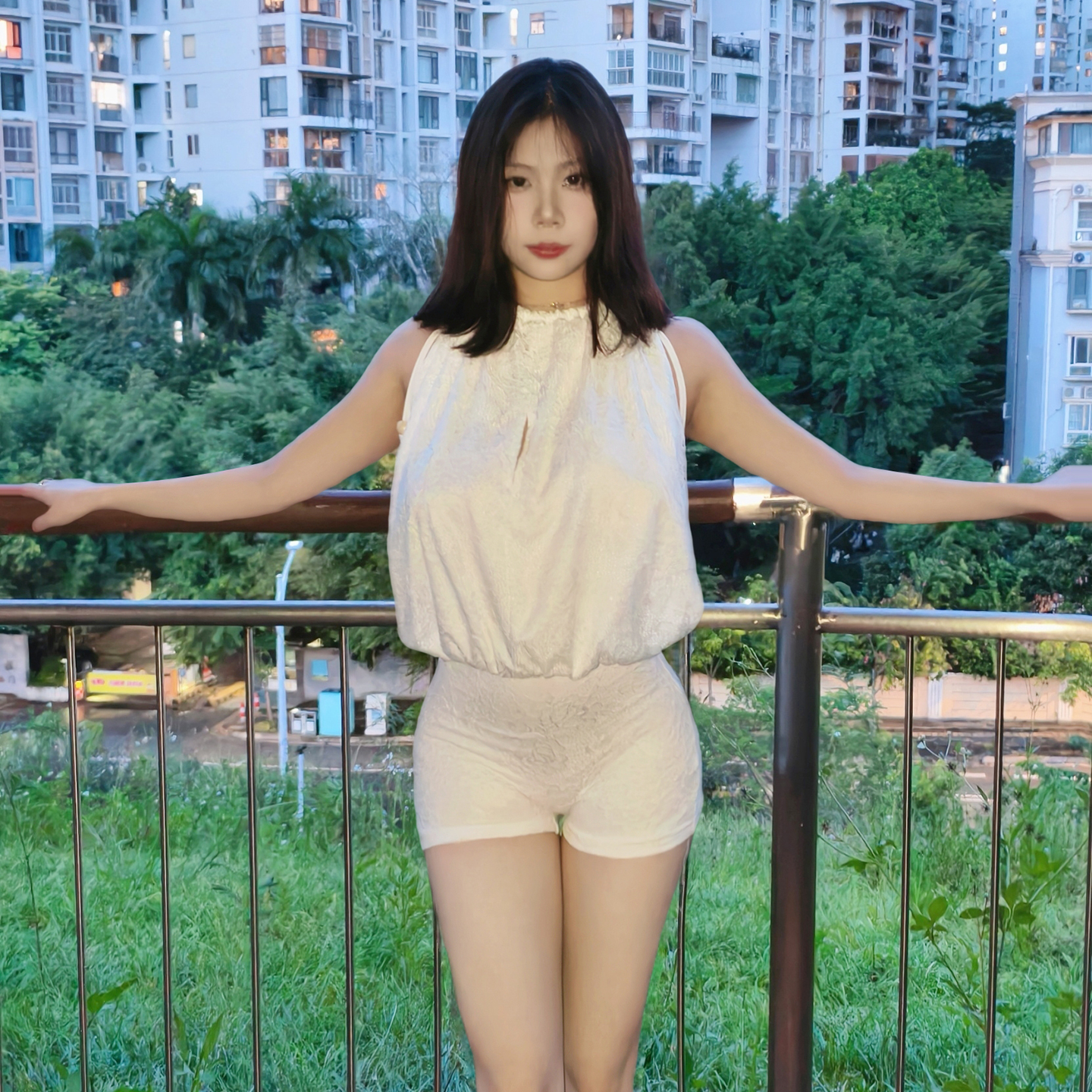 LianJie 禁弯版*性感派对大露背连体裤女白色超短裤遮肚子连体衣