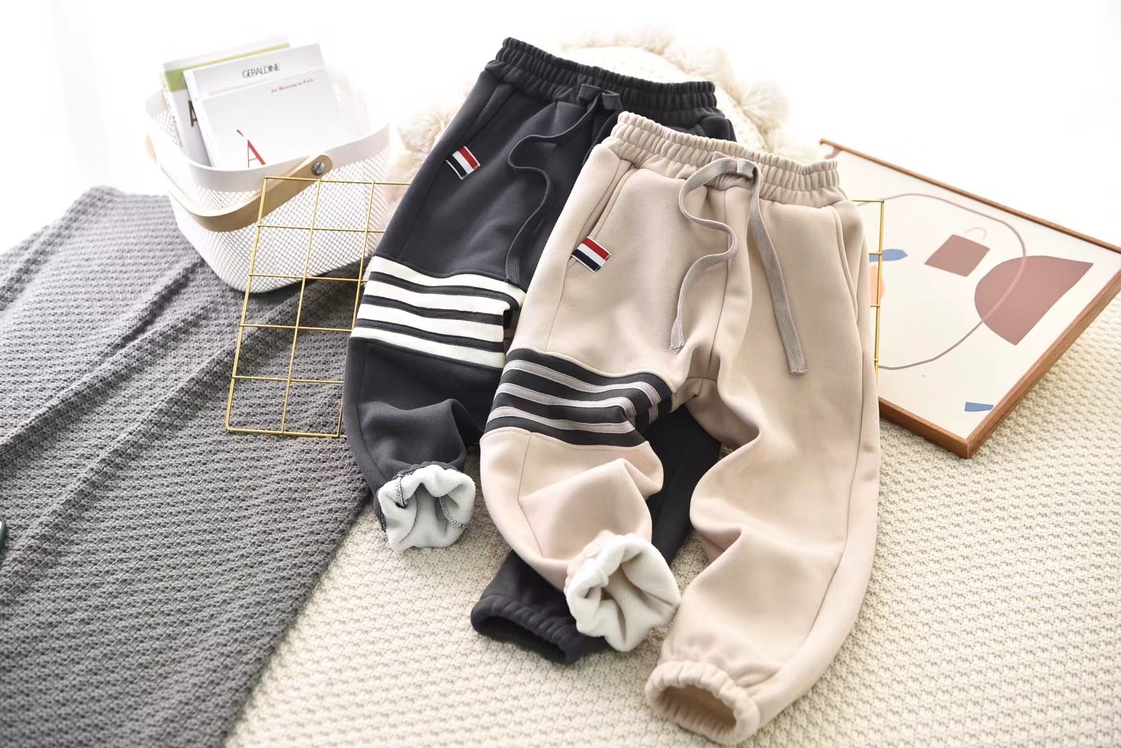 出口单童装纯棉卫裤加绒四条杠