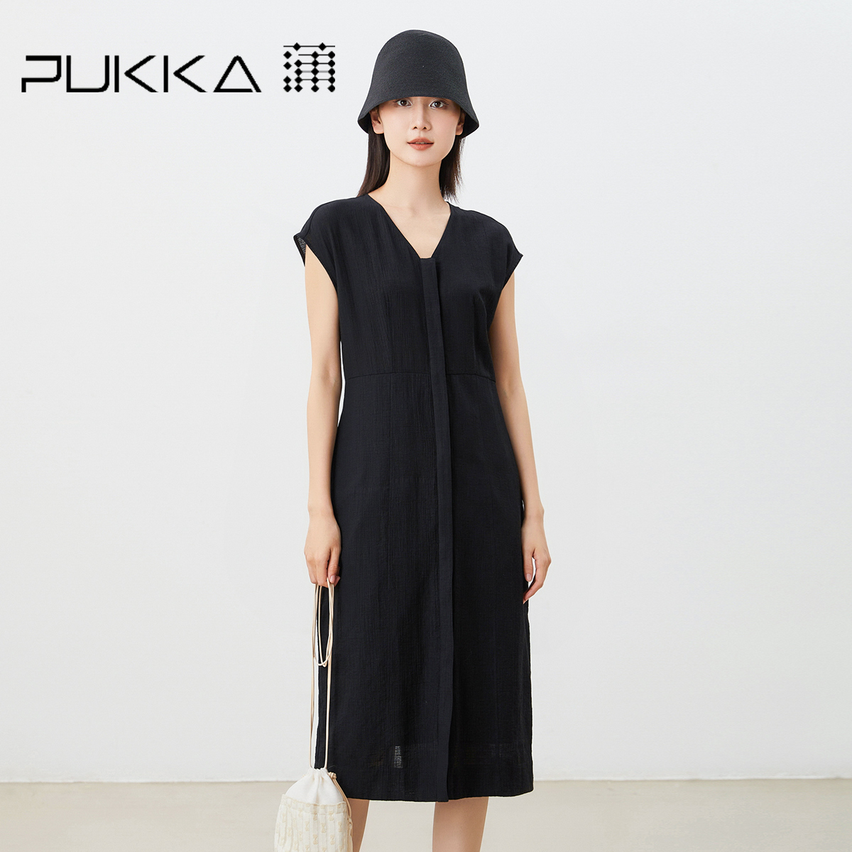 蒲PUKKA 原创设计夏季连衣裙棉麻微皱肌理V领显瘦小黑裙