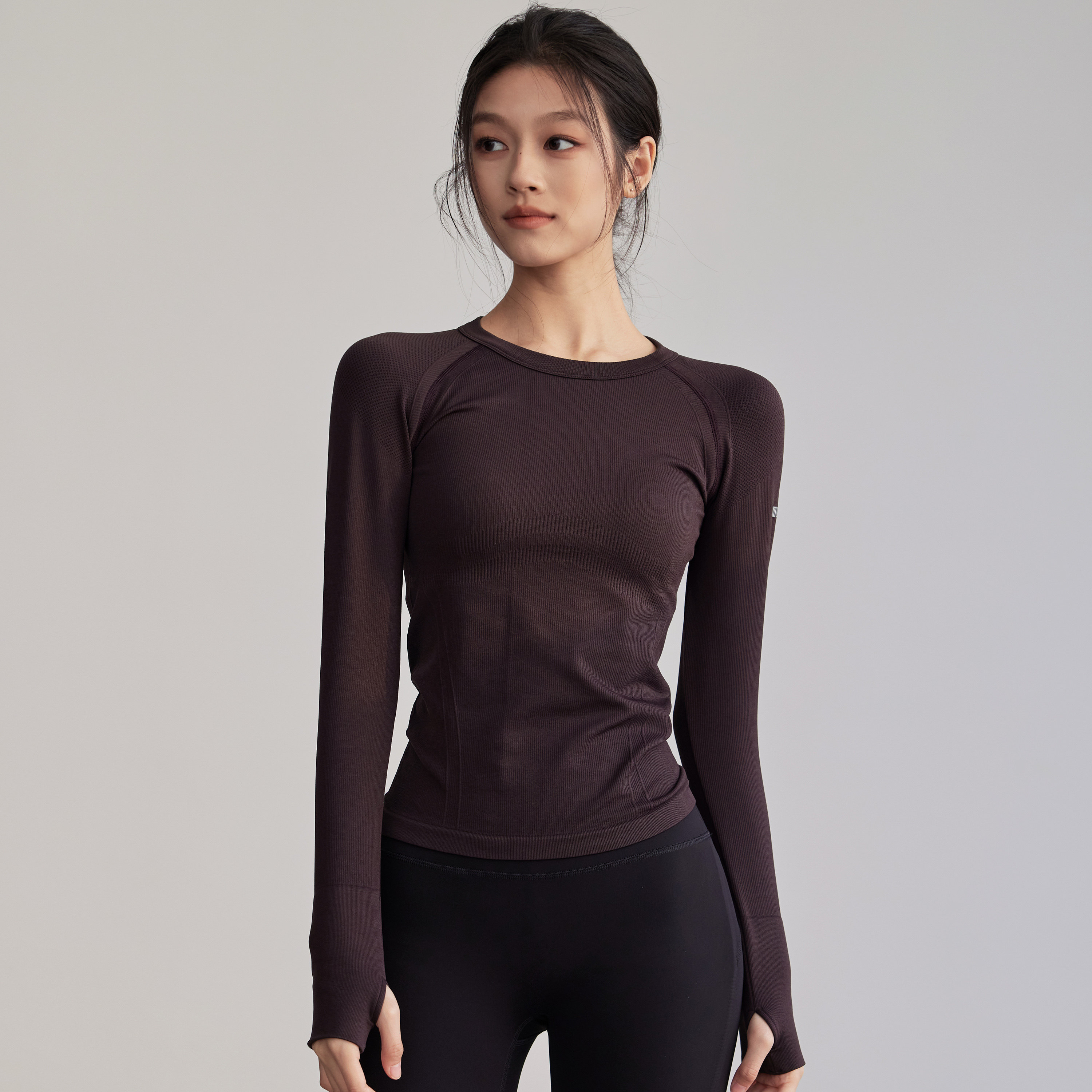 健身女孩圆领紧身瑜伽服速干跑步运动上衣专业普拉提训练弹力长袖