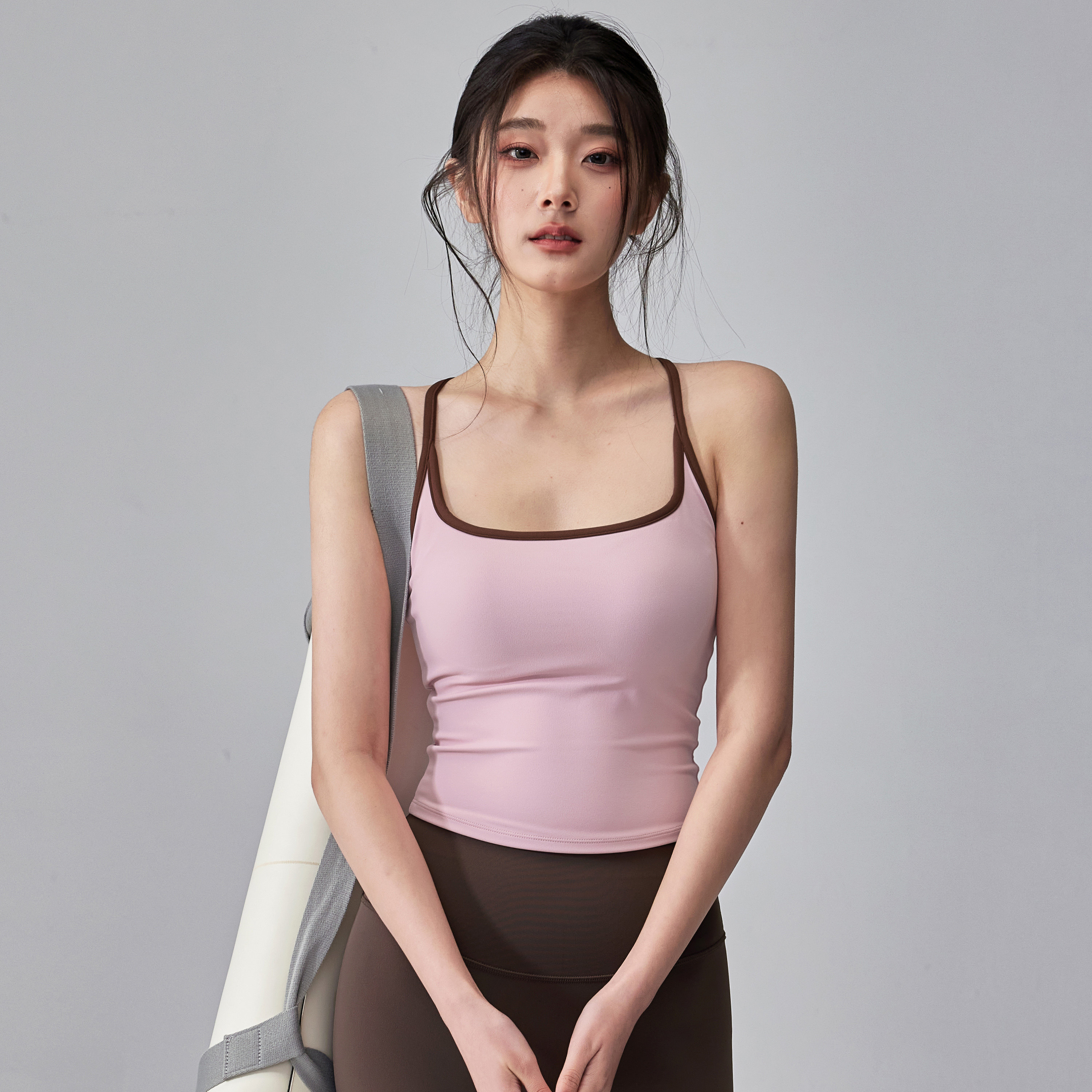 健身女孩拼色美背细带瑜伽背心图片