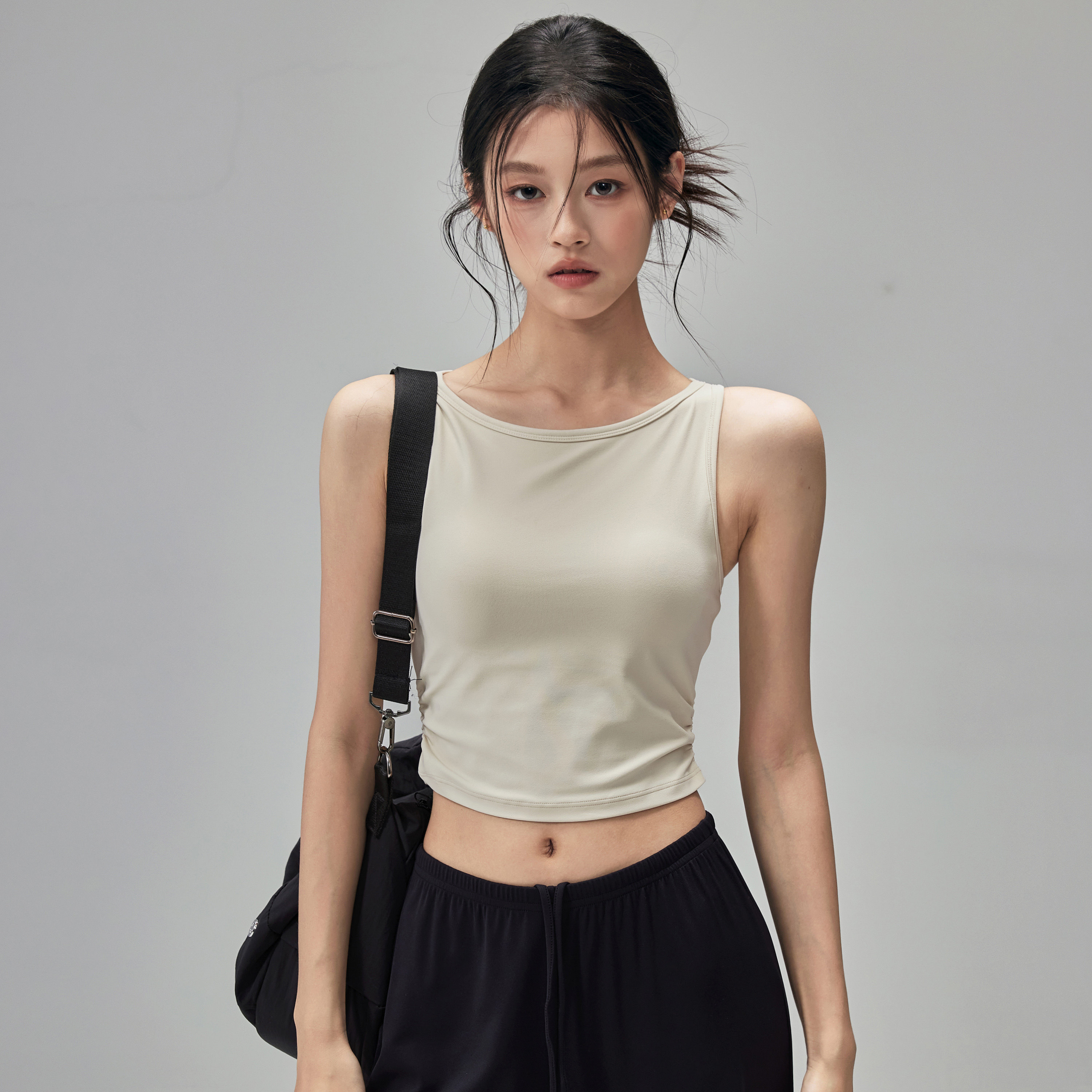 健身女孩新款瑜伽背心带胸垫外穿跑步运动内衣显瘦普拉提训练上衣