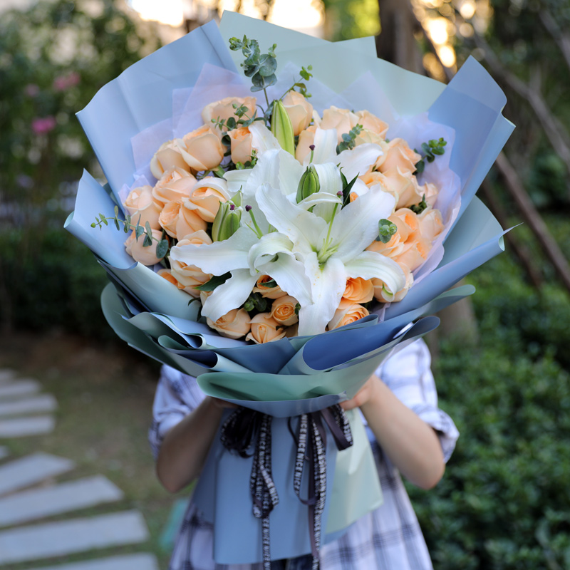 香槟玫瑰百合花合肥市鲜花同城速递天津北京花店南昌预定送花上门