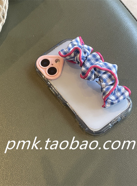 ns小众少女清新撞色蓝色格纹腕带15适用16pro苹果14ProMax手机壳iPhone13全包11新款12Promax保护套便捷手拎