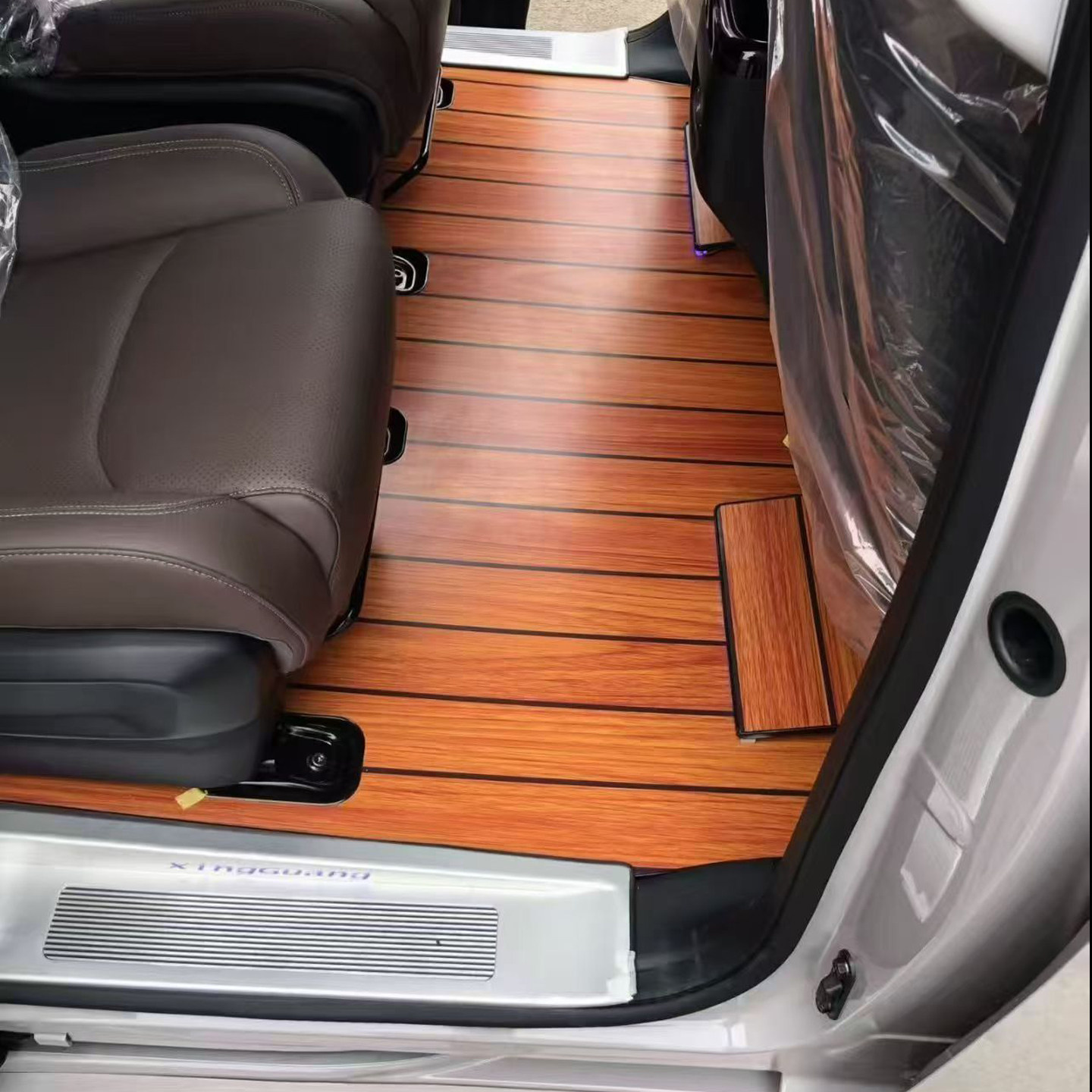 五菱星光730航空铝仿木纹地板