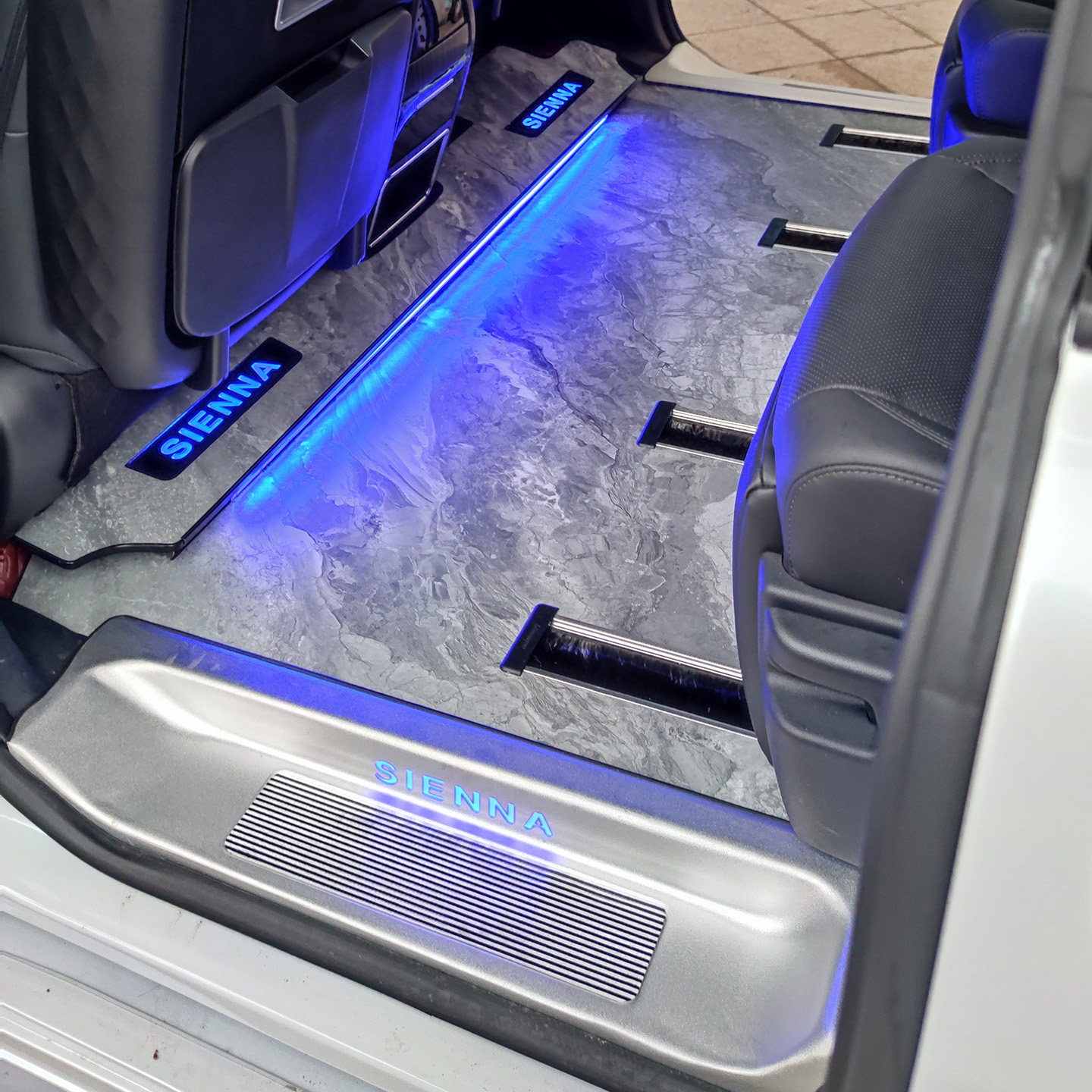 丰田塞纳格瑞维亚航空铝地板布纹地板无轨道无损安装迎宾内饰改装,汽车用品/电子/清洗/改装,汽车地板改装,淘宝优惠券,粉丝福利购,淘宝优惠卷