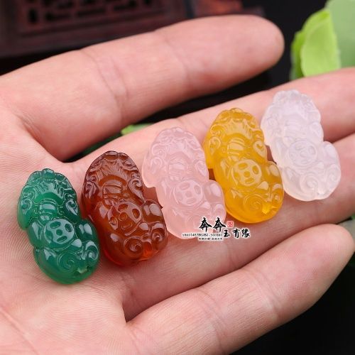 天然玉髓貔貅吊坠红绿饰品招财貔貅挂件DIY饰品配件手链双孔小巧