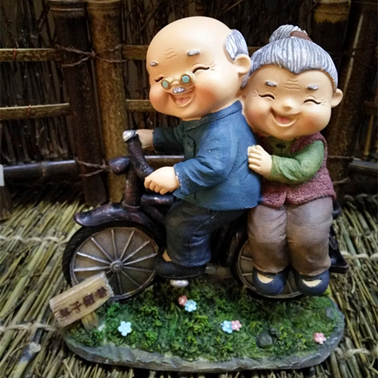 经典中式老头老太太相守相伴骑自行车荡秋千 创意装饰品家居摆件