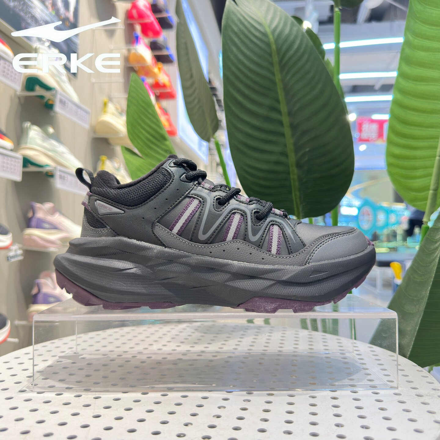 鸿星尔克女款加绒加棉雪地防滑户外运动鞋2025冬新款12125421157