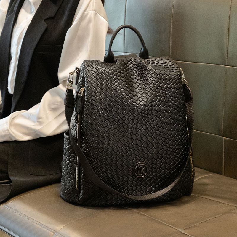 香港真皮双肩包女新款旅行背包