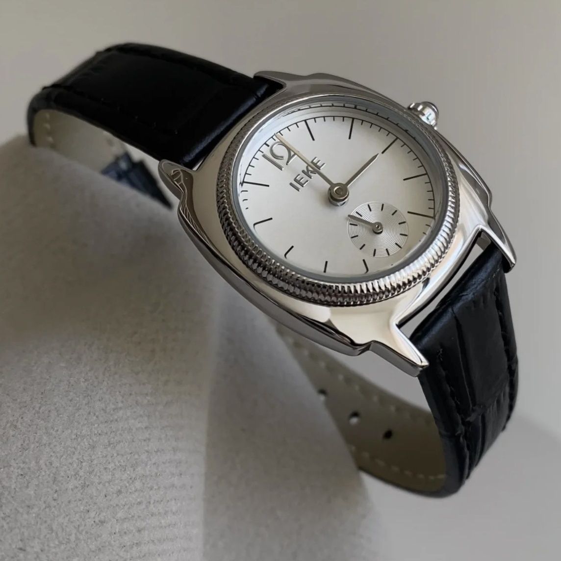 IEKE手表方形皮带女表ins简约女生通勤气质百搭极简主义时尚穿搭