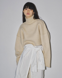 TDF 短身感 厚实温暖柔软 高领 内里起毛感 反缝毛边设计 毛衣