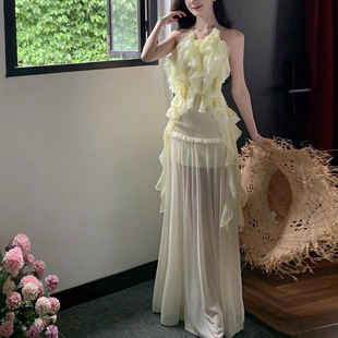 海边度假风多巴胺绝美套装女夏季荷叶边挂脖上衣网纱半身裙两件套