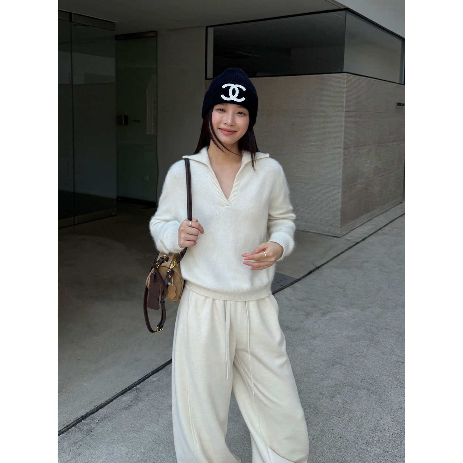 HX 法式松弛感 浣熊绒羊毛绒感V型翻领显瘦毛衣女2026冬款27645