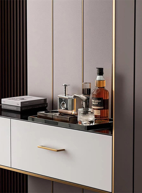 现代轻奢样板房吧台餐桌厨房飘窗仿真酒具雪茄花艺组合摆件