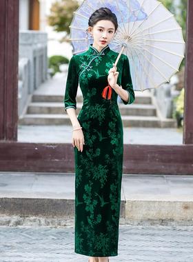 24款冬季金丝绒压花妈妈礼服裙印花裙高档旗袍长款绿色新中式复古