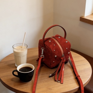 小众设计师翻毛皮骰子包2025新品麂皮小方包流苏手提包炸街小包包