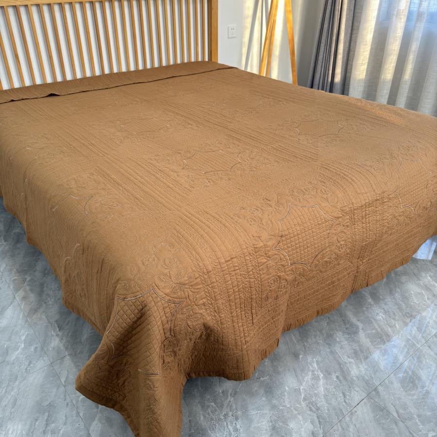焦糖色加大绣花绗缝被床盖欧式被盖纯棉空调被夹棉加厚床单水洗被