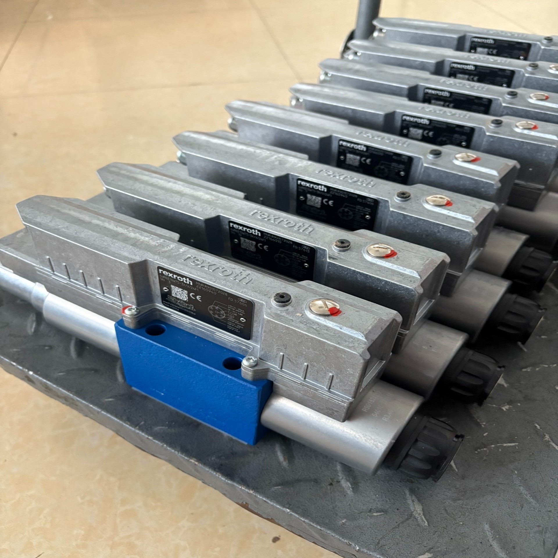 R901572028 4WREE10W75-3X/V/24F1力士乐原装现货