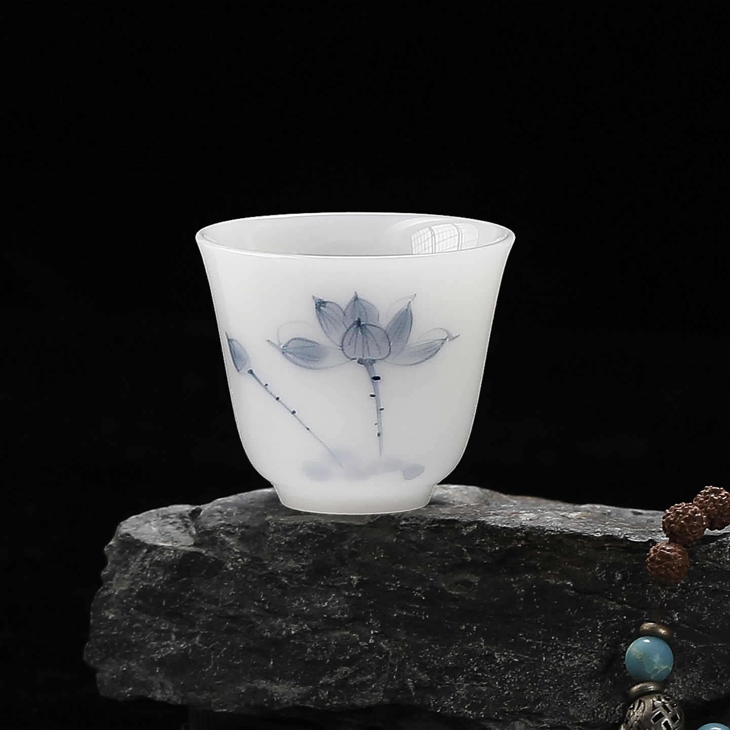 40ml釉下彩手绘青花荷花品茗杯小茶杯冰种璞玉家用茶具小号单杯