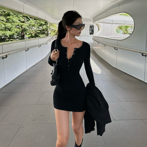 kilonova黑色V领纽扣包臀短裙女