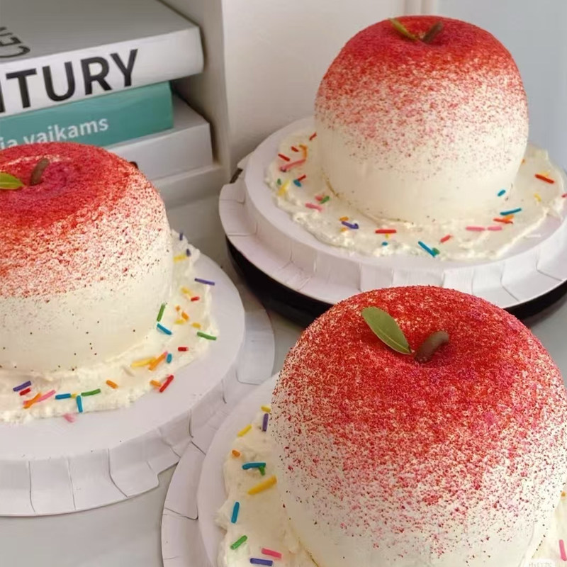 圣诞苹果蛋糕红色饼干粉红饼干碎沫红苹果表面装饰平安夜派对甜品