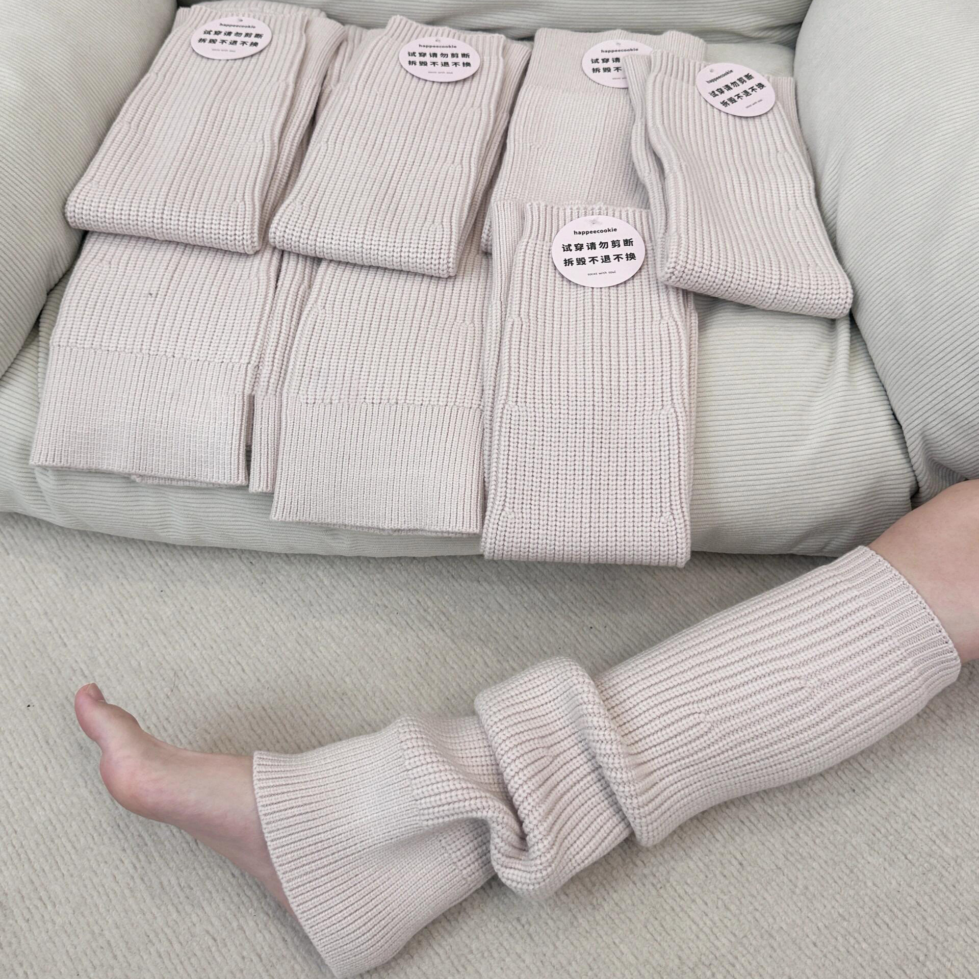 骨白袜套显瘦法！小腿瞬间细一圈