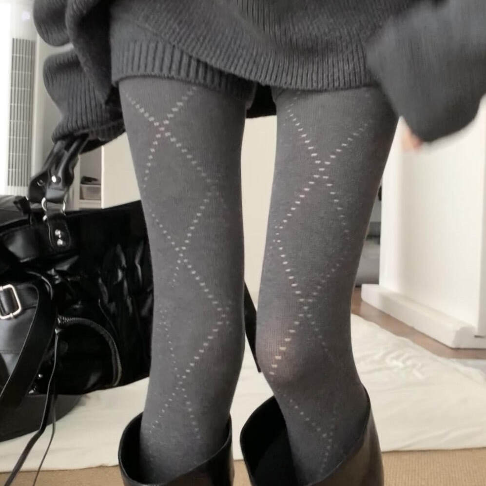 搭短裙短靴巨显腿瘦的连裤袜！