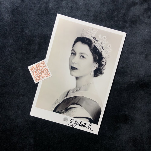 伊丽莎白二世 Her Majesty Queen Elizabeth II 亲笔签名照片