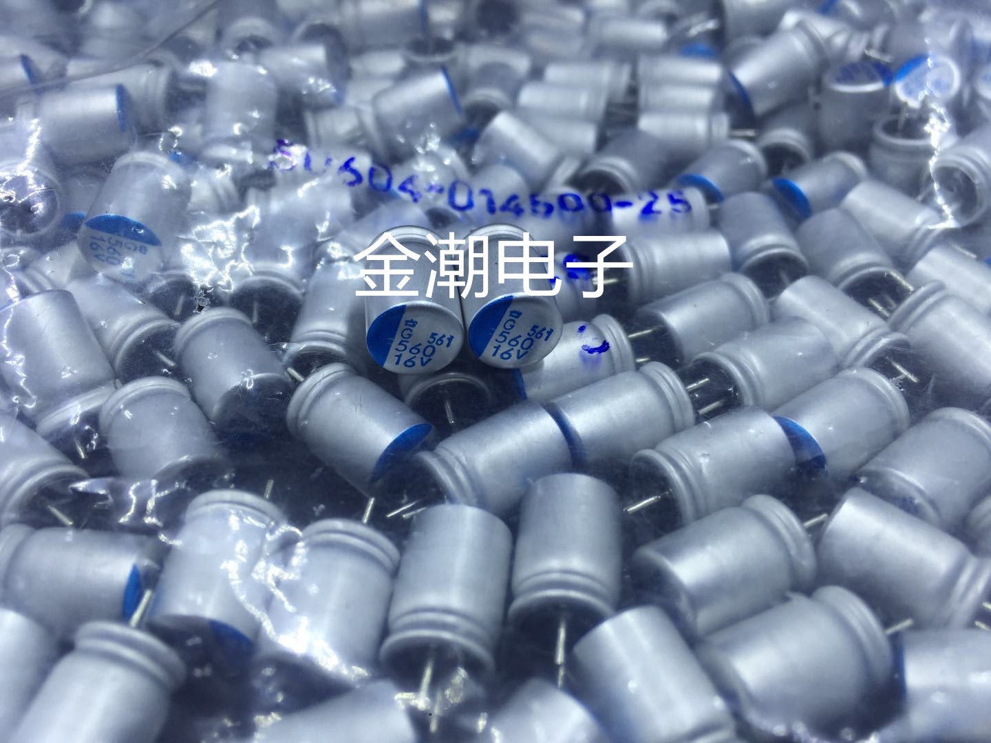 化工 16V560UF 8X11.5 PSG系列 黑金刚固态电容 APSG160ELL561M