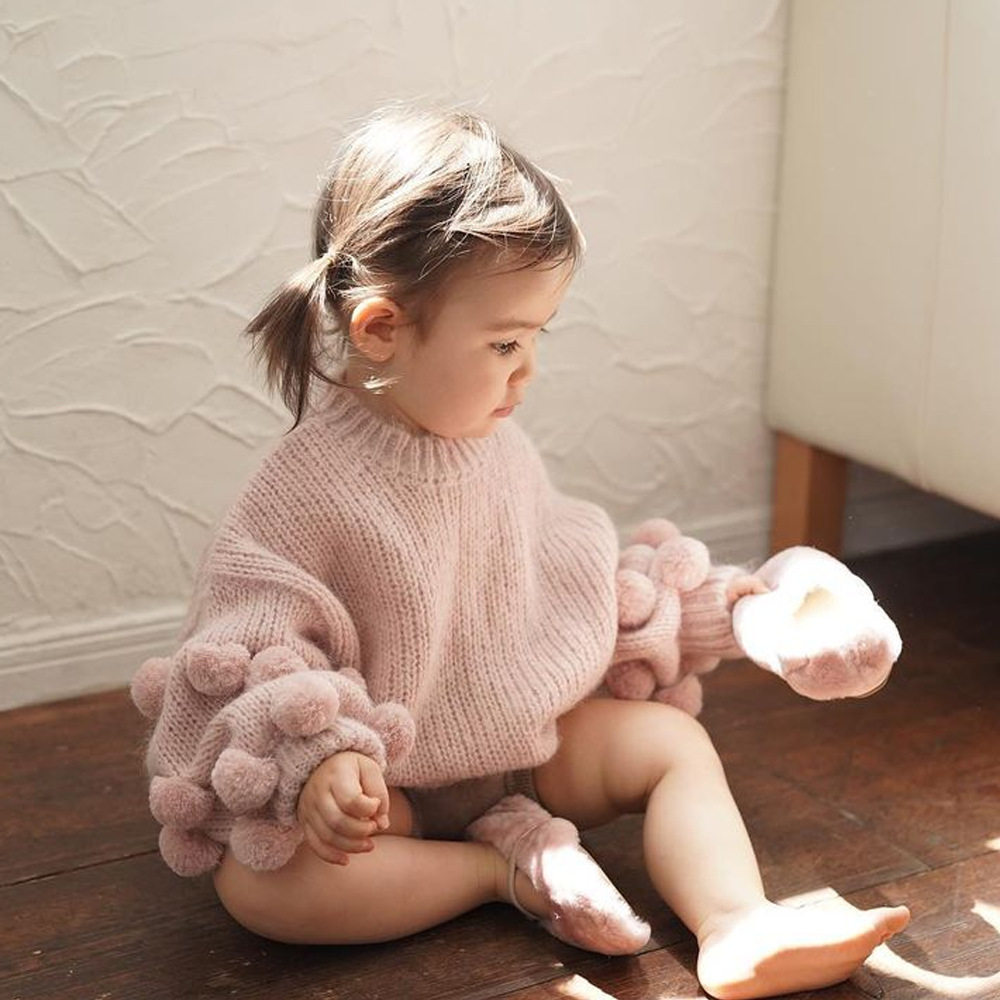 INS2025春秋新款mes同款女童手工球球百搭灯笼袖毛衣儿童保暖上衣