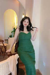 胖mm高端小香法式 大码 复古亮丝毛感吊带裙厚 自制款 白到发光