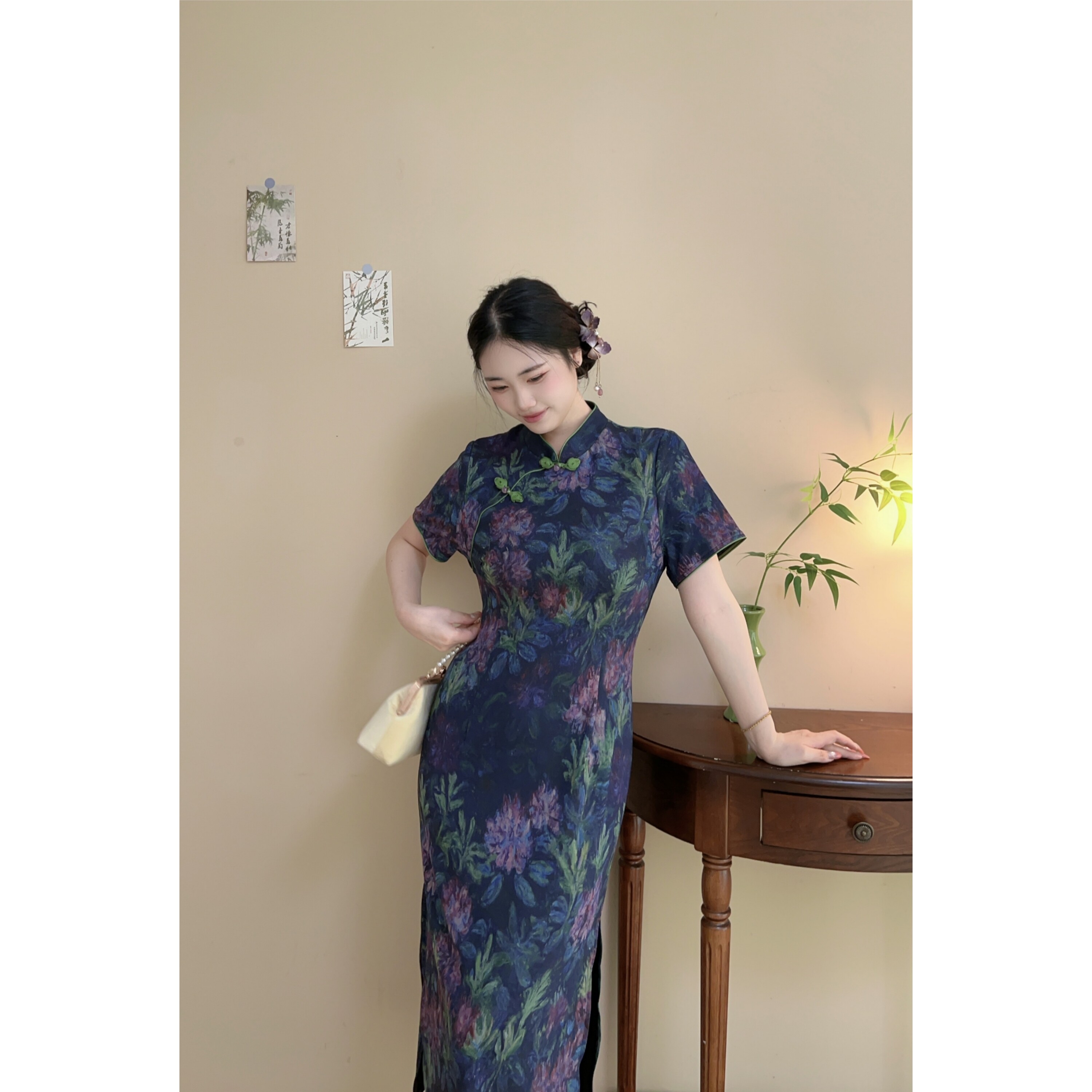 胖妹妹日常紫色温婉显瘦旗袍图片