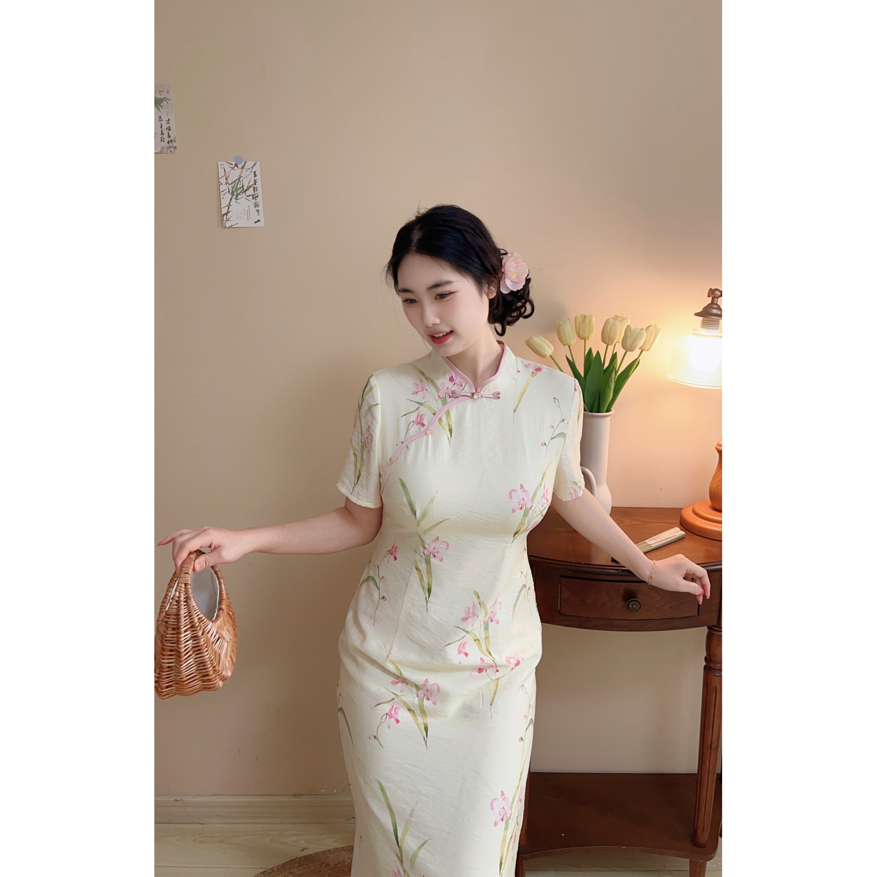 兰昭【自制款】新中式手绘水墨兰花大码胖mm淡奶黄色人棉旗袍长裙