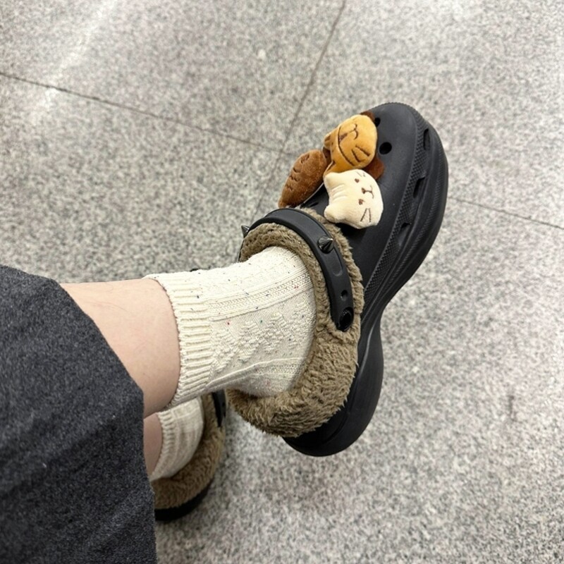 洞洞鞋毛绒内胆秋冬季加绒鞋套加厚鞋垫棉拖鞋女款2025新款配饰