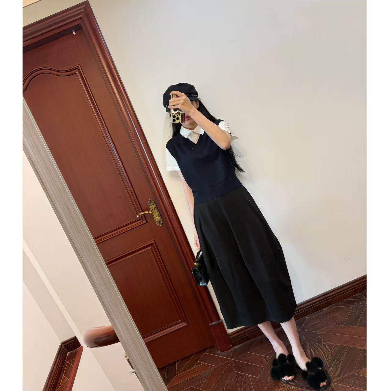 MCHIC | 高智感知识份子~C假两件羊毛针织背心短袖+黑色花苞半裙