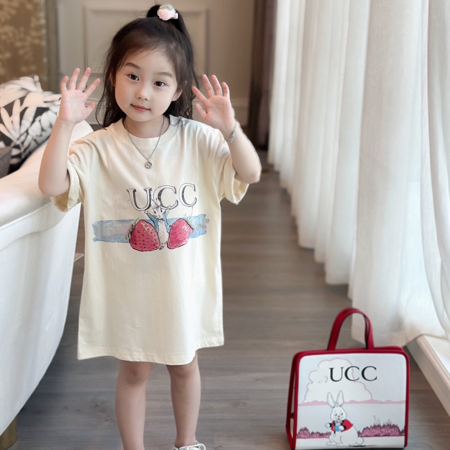 草莓兔复古风大白兔子动物图案印花短袖T恤T裙男女童圆领半袖上衣,童装/婴儿装/亲子装,T恤,淘宝优惠券,粉丝福利购,淘宝优惠卷