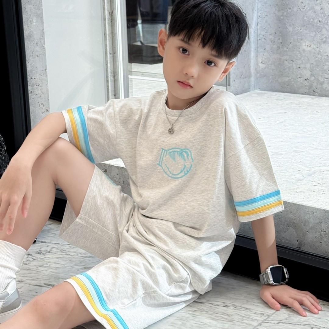 26春夏新品男童黄蓝撞色边条运动套装刺绣字母休闲短袖短裤两件套,童装/婴儿装/亲子装,套装,淘宝优惠券,粉丝福利购,淘宝优惠卷