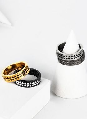 日本潮牌盾蚀刻锯齿纹身图腾男女情侣对戒潮牌首饰男士食指戒指
