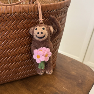 尼泊尔手工羊毛毡动物可爱小猴子挂件车挂包挂饰玩偶钥匙扣礼物