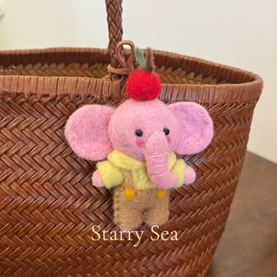 尼泊尔进口手工羊毛毡粉色小象立体挂饰可爱包挂件钥匙扣