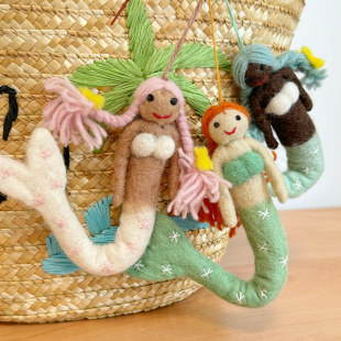 尼泊尔韩ins手工羊毛毡丑萌可爱玩偶包包挂件黑皮美人鱼系列同款