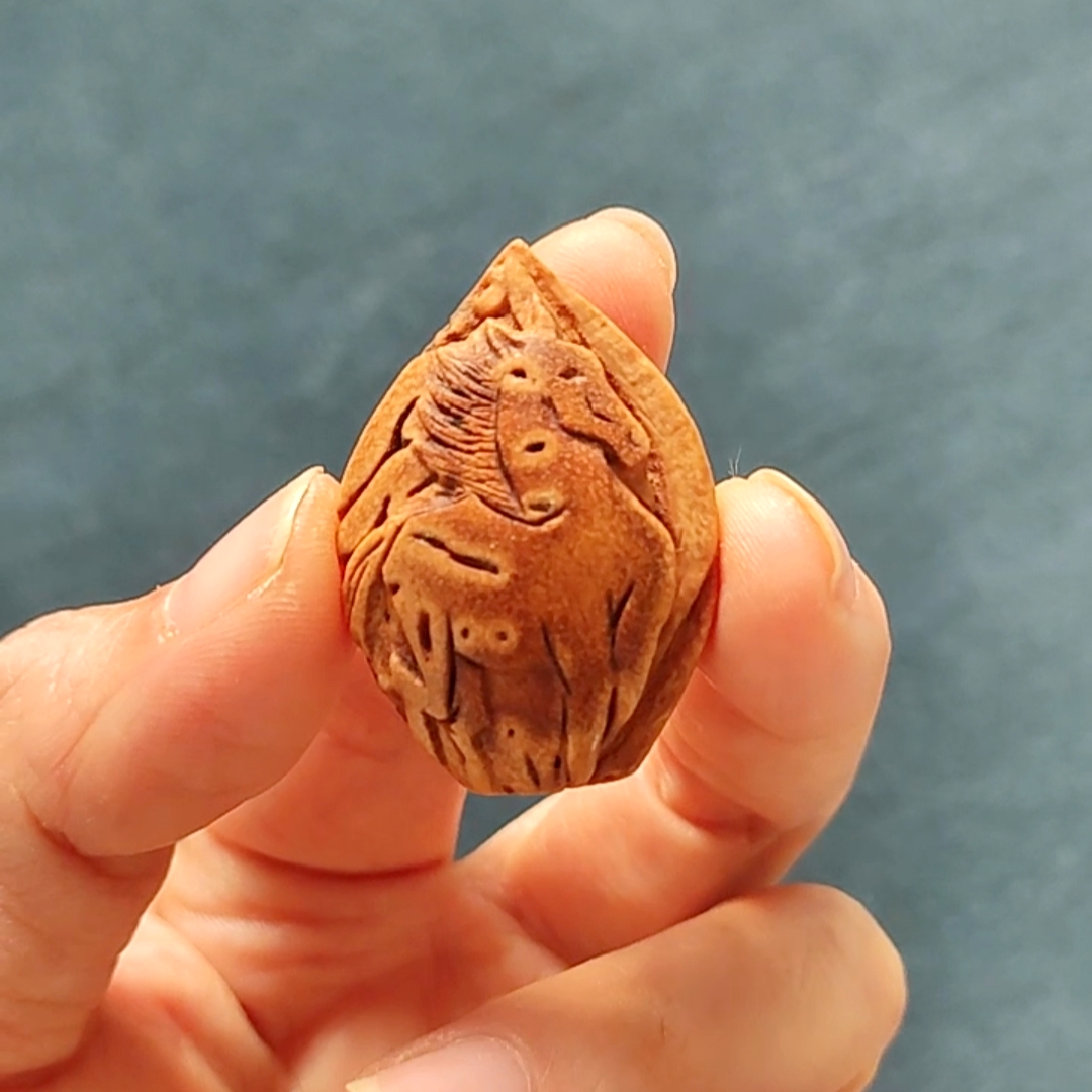 桃核雕刻生肖马吊坠平安无事牌吊坠