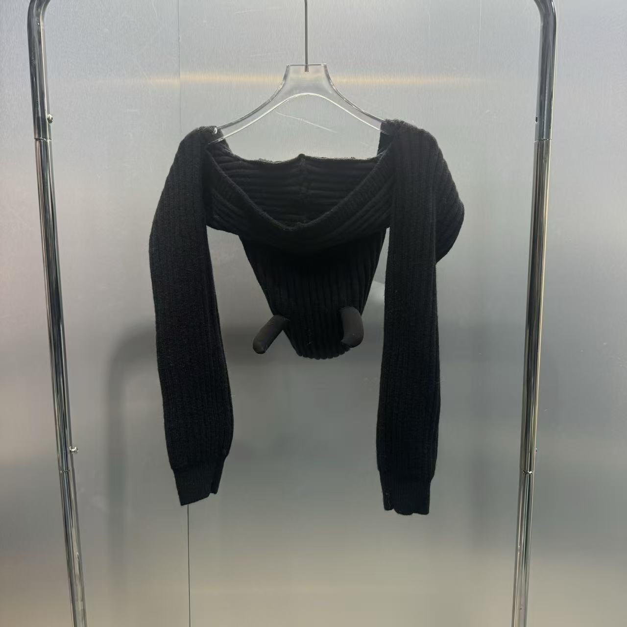 小怪兽一字肩长袖针织披肩袖毛衣